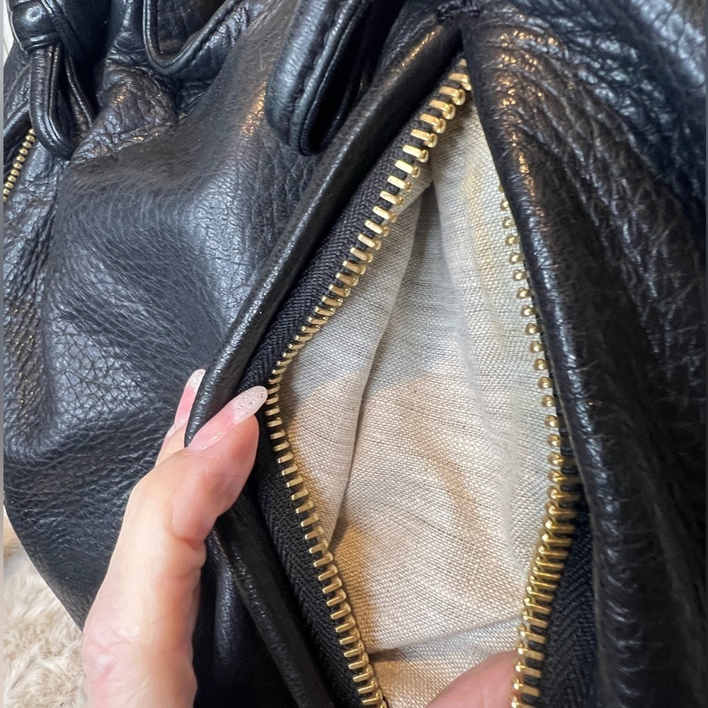 MICHAEL KORS BLACK ROSLYN LEATHER
SHOULDER BAG “THE ROSLYN” - Picture 12 of 16